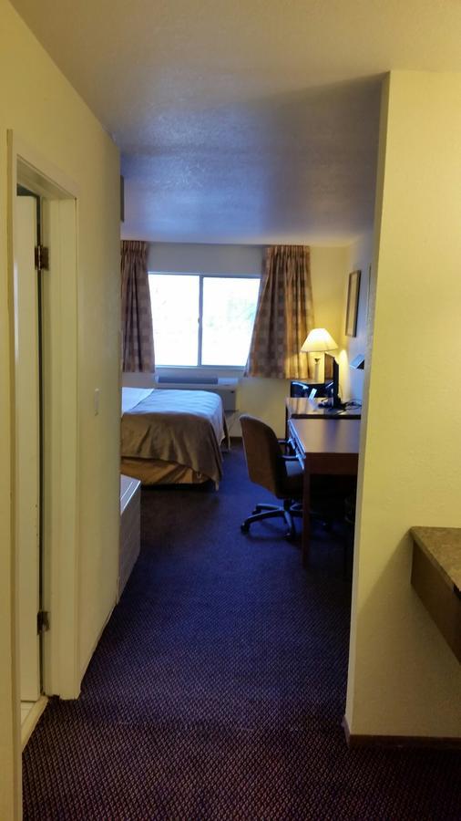 Riverwalk Inn & Suites Fort Atkinson Exterior photo